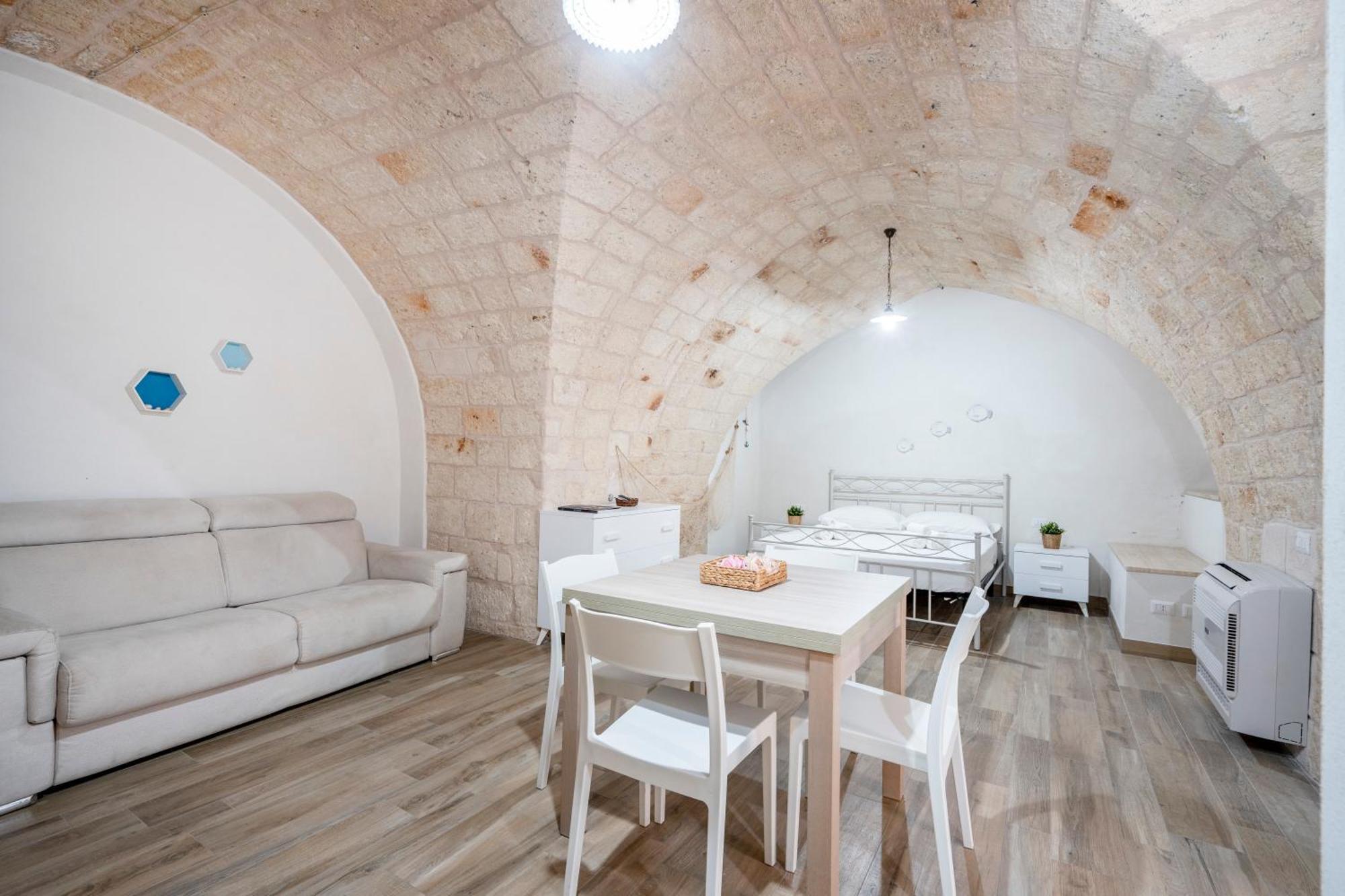 Casa Sardella, In Pieno Centro Storico A 300 Mt Dal Mare Leilighet Monopoli Eksteriør bilde